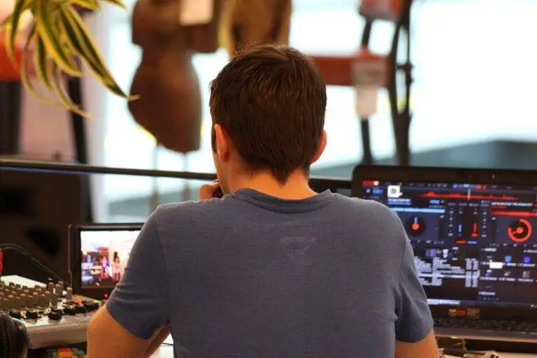 Tech in Renewable Energy Generation: Innovations and Applications